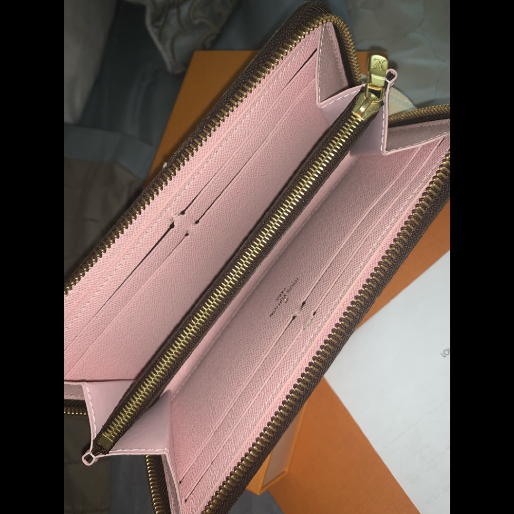 🩰Louis Vuitton Clemence Wallet 🩰 - Picture 2 of 10